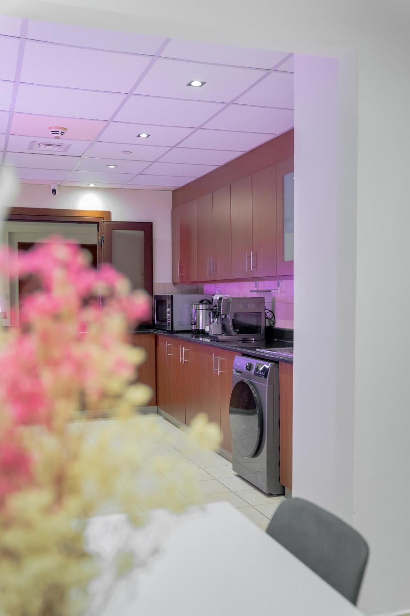 Berloga Capsule Jbr Hostel Ντουμπάι Εξωτερικό φωτογραφία